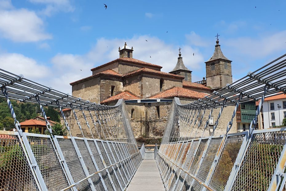 Puente colgante y Basílica de Cangas del Narcea